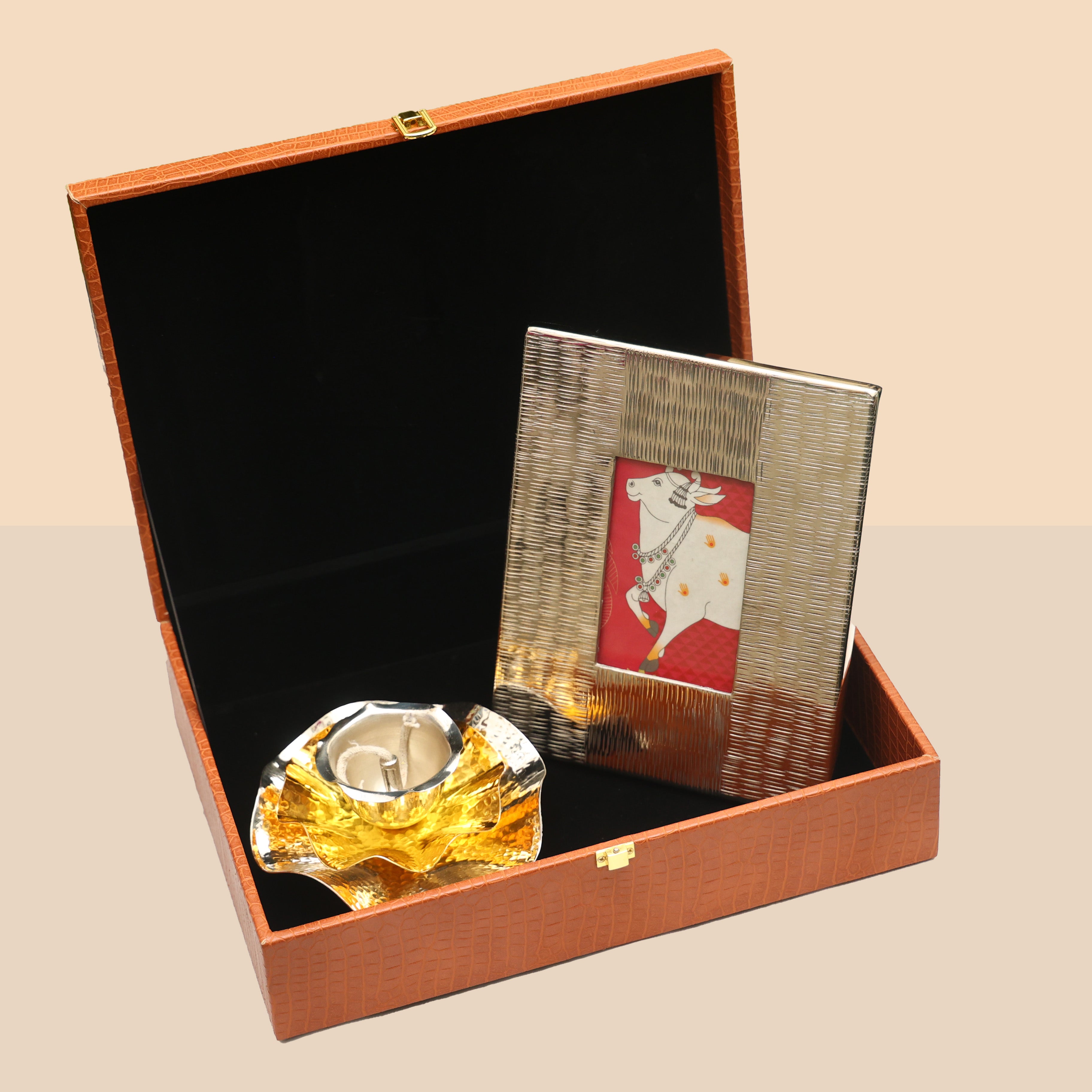 Silver Alu Frame And Layered Diya Hamper