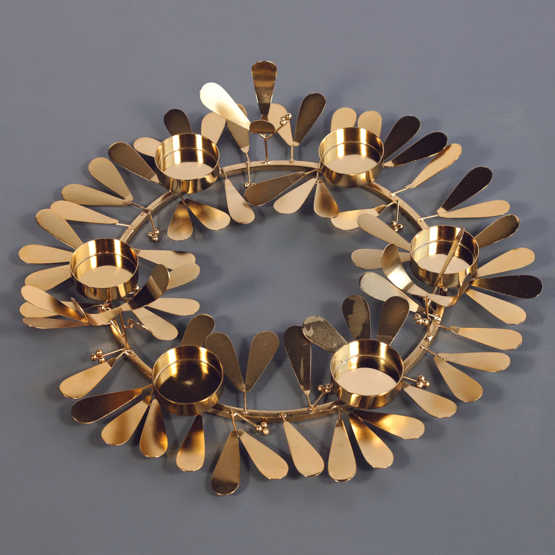 Alu Tealight Wreath with Candles